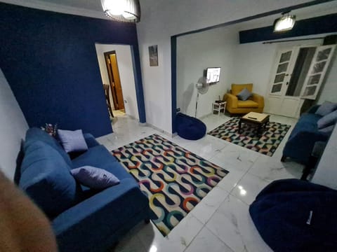 Sunny modern apartment with good internet, near from city center of Alexandria Condo in Alexandria
