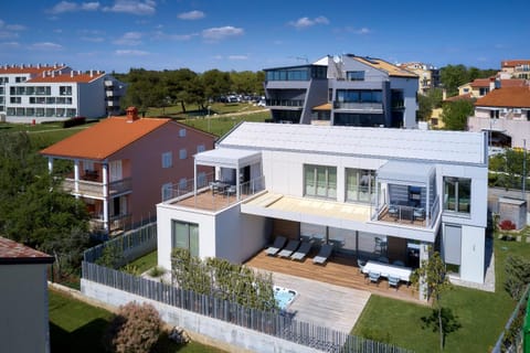 Property building, Neighbourhood, Bird's eye view, Balcony/Terrace