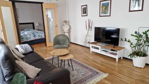 Entire private 2 rooms apartment in city center of Malmö close to ...