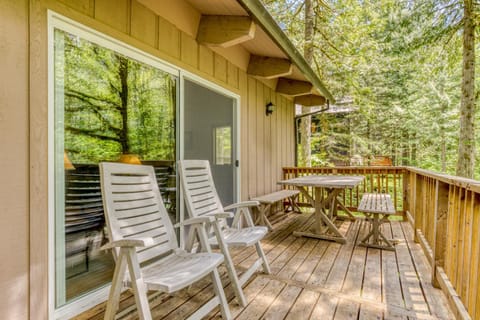 Big Bear River Retreat House in Clackamas County