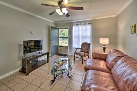 Cozy San Antonio Family Home 3 Mi to Lackland AFB House in San Antonio