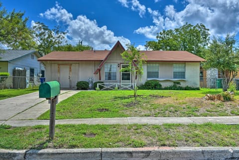Cozy San Antonio Family Home 3 Mi to Lackland AFB House in San Antonio