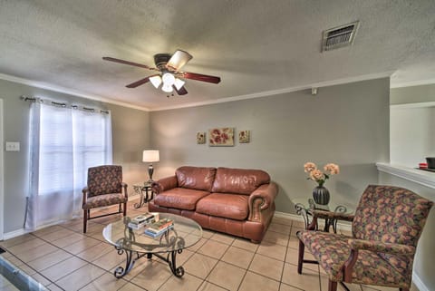 Cozy San Antonio Family Home 3 Mi to Lackland AFB House in San Antonio