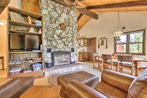 Rustic Cabin with Fireplace - 2 Mi to Grand Lake! House in Rocky Mountain National Park