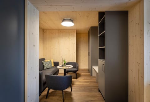 Photo of the whole room, Seating area