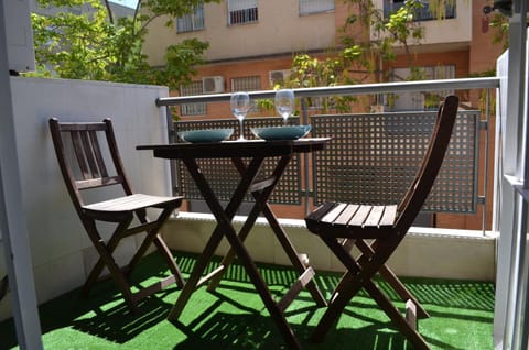 Apartamento Bonito Zona Hospital y Centro Comercial Lagoh Condo in Seville