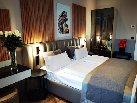 Bed, Photo of the whole room