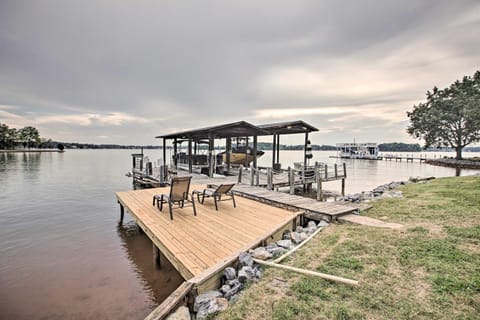 Lakefront Living with Dock, Fire Pit and Sunroom! Haus in Smith Mountain Lake