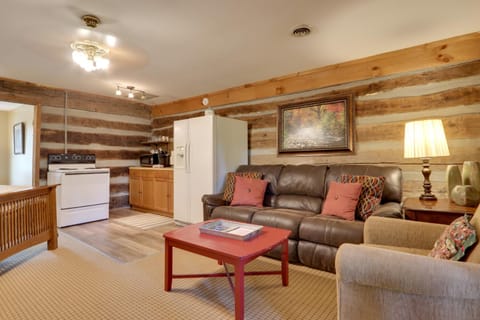 Cozy Smoky Mtn Retreat on River with Fire Pit and Deck Appartement in Townsend