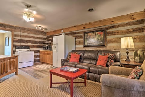 Cozy Smoky Mtn Retreat on River with Fire Pit and Deck Apartment in Townsend