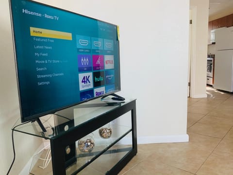 Hollywood Beach Apartments - Walk to the Beach Apartment in Hollywood Beach