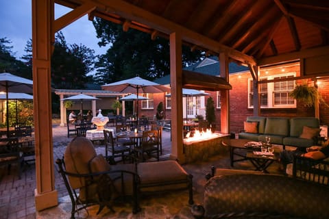 Patio, Restaurant/places to eat, Seating area, Inner courtyard view