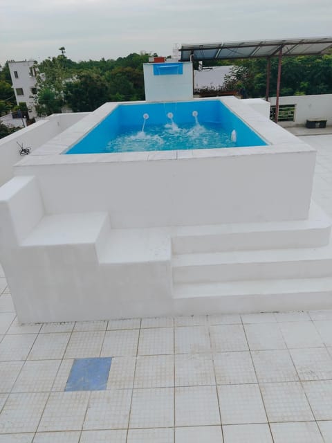 Swimming pool, Swimming pool