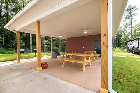 Patio, BBQ facilities