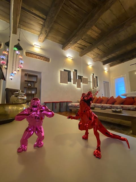 Seating area, Dining area