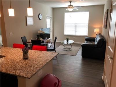 Spacious Furnished Resort Style Apartments Condominio in Cypress