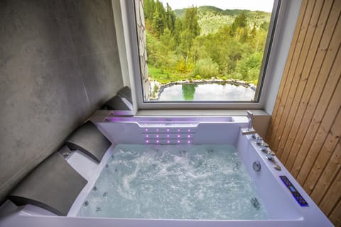 Hot Tub, Sauna, Spa and wellness centre/facilities, Garden view, Mountain view, Mountain view, Bath