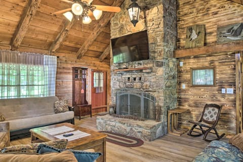 Picturesque Log Cabin Less Than 1 Mile to Table Rock Lake! House in Roaring River Township