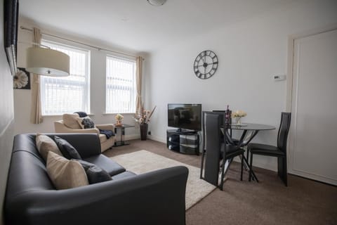 Beautiful Seaside Apartment-free parking Condo in Whitley Bay