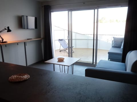 Appartement PMR 2 Chambres, Face Plage, Piscine, Balcon, Pour 6 Personnes, Animaux Admis - FR-1-194-222 Apartment in La Tranche-sur-Mer