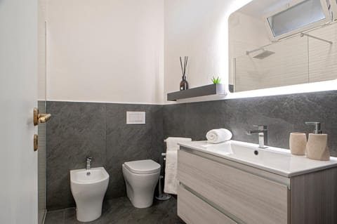 [FREE PARKING] Appartamento 5 STELLE elegante con suite Apartamento in Livorno