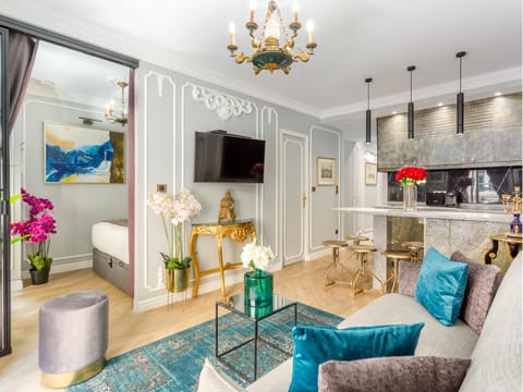 TV and multimedia, Kitchen or kitchenette, Living room