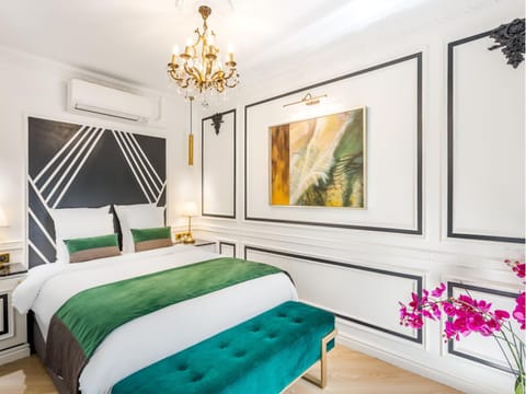 Bed, Photo of the whole room, Decorative detail, Bedroom