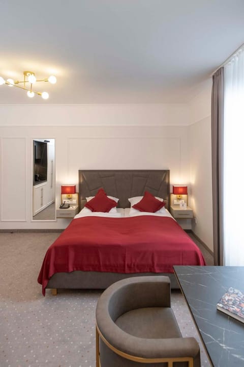 Photo of the whole room, Dining area, Bedroom