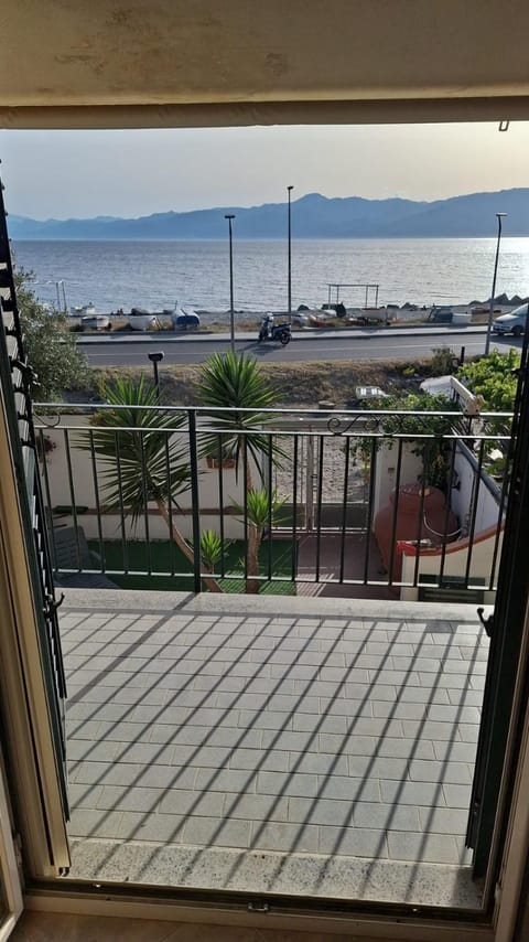 View (from property/room), Balcony/Terrace, Sea view