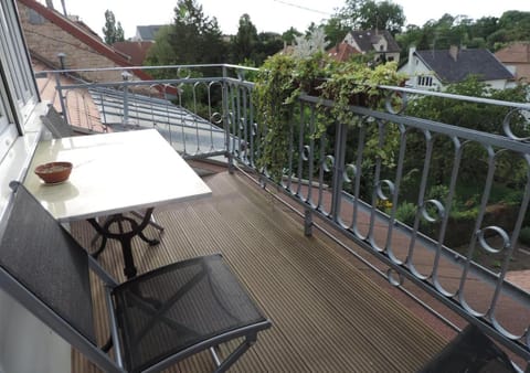 Neighbourhood, Balcony/Terrace, Garden view