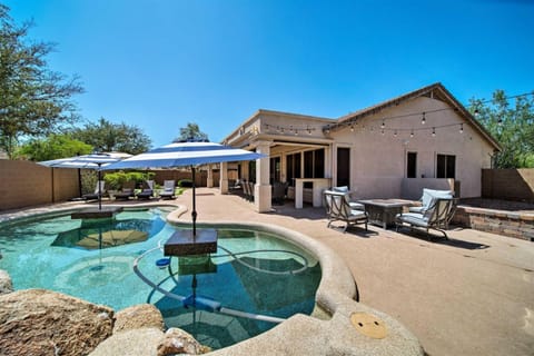 Tranquil retreat with pool, billiards, putting green House in Grayhawk