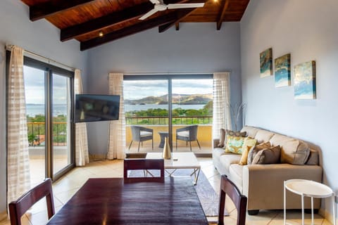 Modern, Immaculate Unit in Flamingo with Spectacular Ocean Views Casa in Playa Flamingo