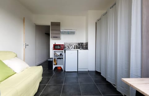 STUDIO A 300 METRES DE LA GARE et 25 MINUTES DE PARIS EN TRAIN Apartment in Île-de-France