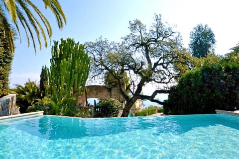 Villa lours Villa in Saint-Raphael