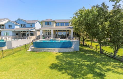 Luxury Lake LBJ House with Heated Swimming Pool and Spill Over Hot Tub and 2 Boat Slips House in Kingsland