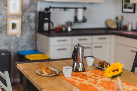 Kitchen or kitchenette, Dining area, kitchen