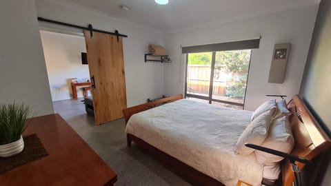 Red Ochre – Large 1BR with Private Courtyard Condo in Port Pirie