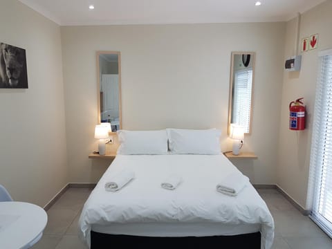 Sharon's House: Modern Self-Catering rooms Bed and Breakfast in Cape Town