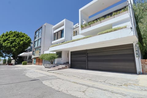 Property building, Day, Neighbourhood, Street view