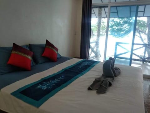 Rock sand Resort Hotel in Ko Chang