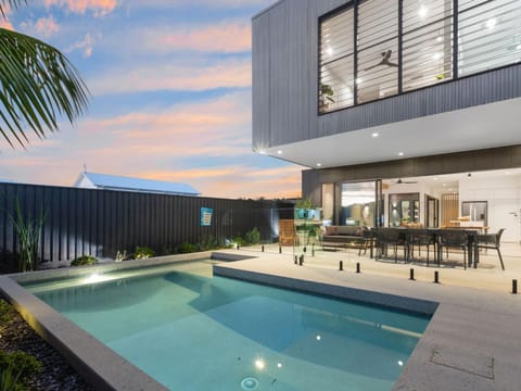 Breeze at Salt - Wheelchair Accessible with Heated Pool House in Kingscliff