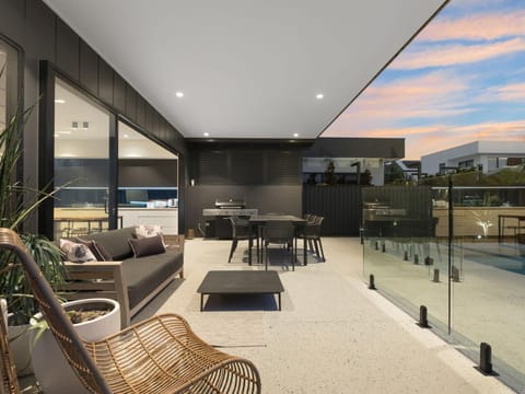 Breeze at Salt with Heated Pool House in Kingscliff