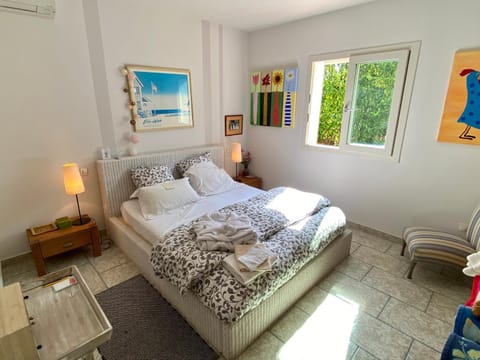 Bed, Photo of the whole room, Bedroom, air conditioner