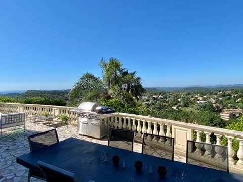 BBQ facilities, Balcony/Terrace, Dining area, Garden view, Landmark view, Mountain view, Pool view, Sea view