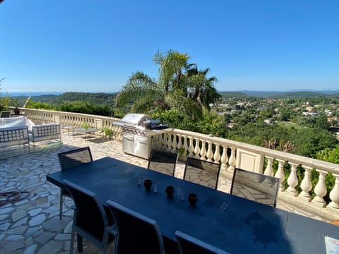 BBQ facilities, Garden, Balcony/Terrace, Dining area, Garden view, Landmark view, Mountain view, Pool view, Sea view