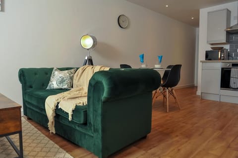 Select SA - Queens Terrace Apartment in Reading