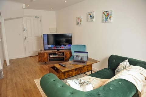 Select SA - Queens Terrace Apartment in Reading