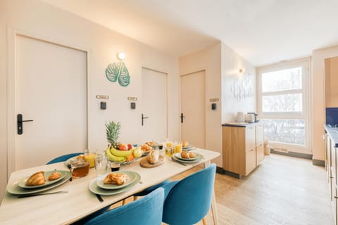 Dining area, kitchen