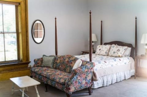 The Mulberry Inn -An Historic Bed and Breakfast Chambre d’hôte in St George