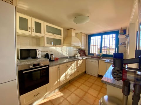 Kitchen or kitchenette, dishwasher, minibar, pet friendly, stove, toaster